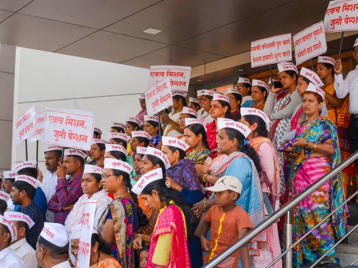 Among the demands raised by the employees include abolition of new pension scheme, equal pay for long service contract workers, all vacancies to be filled immediately, unconditional compassionate appointment, set retirement age at 60 years, end the new education policy, and immediately solve the problems of health workers.