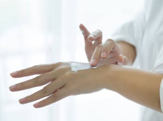 Summer Skin Care Tips: गर्मियों में त्वचा को कोमल और खूबसूरत बनाए रखने के लिए इन 'गलतियों' से बचें