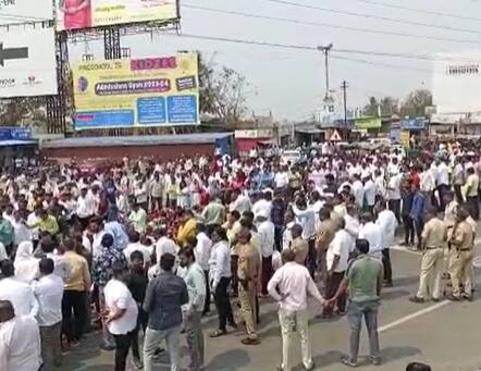 pune toll news mumbai pune highway Hundreds of Maval residents on the streets to demand that the Somtane toll be closed on the old Pune-Mumbai highway Somatane Toll : जुन्या पुणे-मुंबई हायवेवरील सोमाटणे टोल बंद करण्याच्या मागणीसाठी शेकडो मावळवासीय रस्त्यावर; पोलीस फाटा तैनात, काय आहे नेमकं प्रकरण?