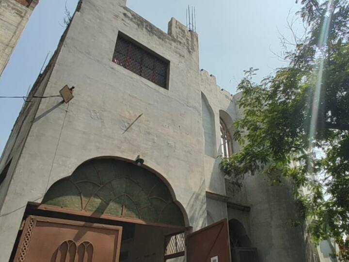 Prayagraj Supreme Court Ordered Remove Mosque in 3 Months Allahabad High Court campus ANN Prayagraj: तीन महीने में तोड़ी जाएगी इलाहाबाद हाईकोर्ट में बनी मस्जिद, सुप्रीम कोर्ट से नहीं मिली वक्फ बोर्ड को राहत