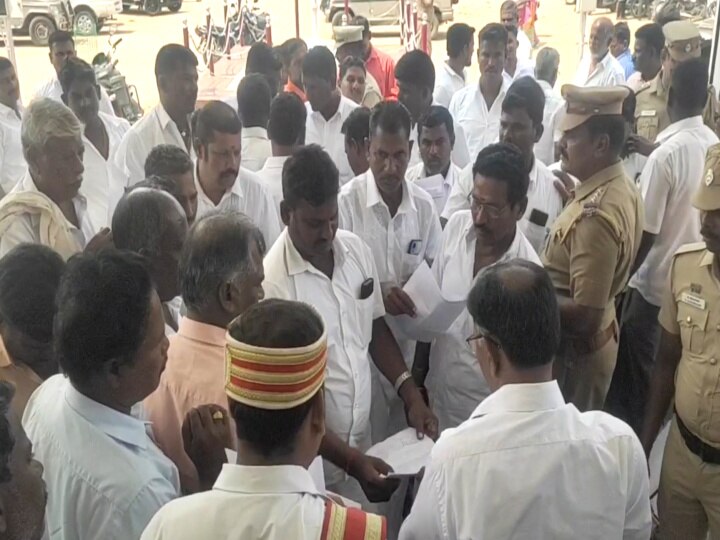 மீன்பிடிக்க தடை கோரி மயிலாடுதுறை மாவட்ட ஆட்சியரிடம் 19 மீனவ கிராம மீனவர்கள் மனு