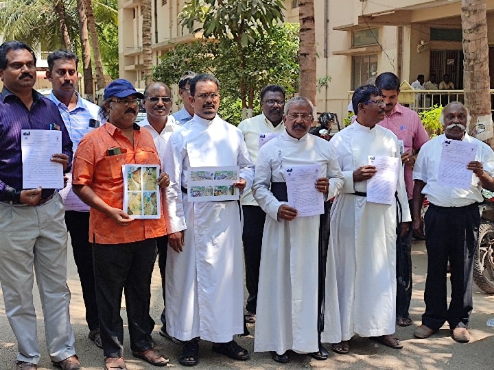 Complaint petition to Salem city Police Commissioner that DMK councilor has cemetery land TNN சேலம்: கல்லறை நிலத்தை திமுக கவுன்சிலர் அபகரித்ததாக காவல் ஆணையரிடம் புகார்