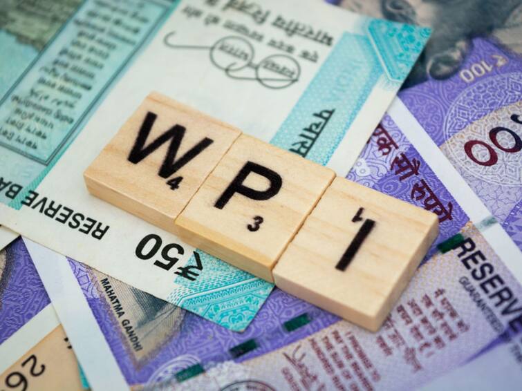 India’s Wholesale Price Index WPI inflation eases to 3.85 per cent in February, check details WPI Inflation: ఊరటనిచ్చిన టోకు ద్రవ్యోల్బణం, ఫిబ్రవరిలో భారీగా తగ్గుదల