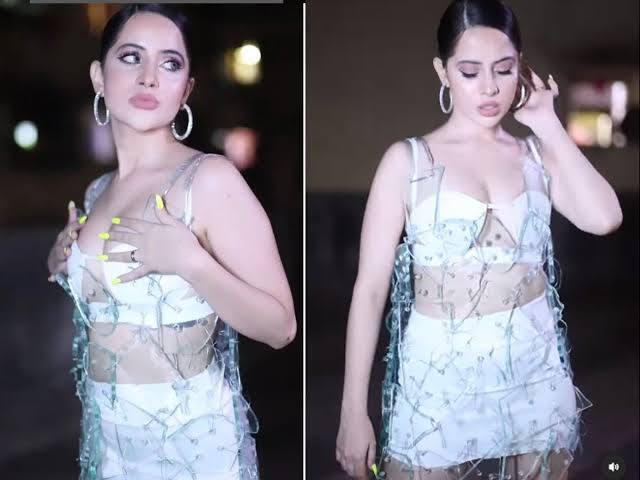 एक बार उर्फी जावेद ने कांच की ड्रेस तैयार की जिसमें वह काफी ज्यादा हॉट तो लग रही थीं लेकिन उन्हें लोगों ने काफी कुछ खरी-खोटी सुनाई थी और उसके बाद उन्हें ट्रोल भी कर दिया गया था. बता दें कि यह टूटे हुए कांच की ड्रेस 20 किलो की थी.
