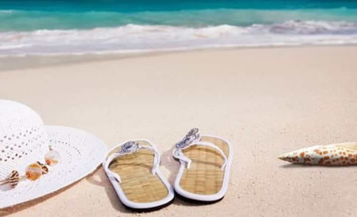 বালি ভিজে না থাকলে আরও একটি উপায় রয়েছে। সে ক্ষেত্রে বড় সাইজের জুতো পরতে পারেন। এতে অনেকটা জায়গা জুড়ে পা পরবে। তাতে সাপোর্টও পাওয়া যাবে বেশি। খেলোয়াড়দের অনেকেই বালির উপর শরীরচর্চা করতে পছন্দ করেন। তবে ঝুঁকিও রয়েছে। পড়ে গিয়ে চোট পাওয়ার আশঙ্কা থাকে।