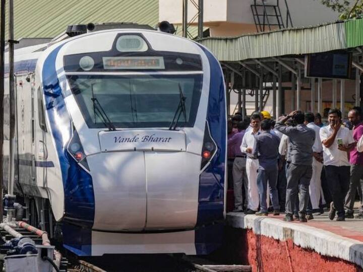 Asia first woman loco pilot surekha yadav now runs Vande Bharat Express know details Vande Bharat Express: एशिया की पहली महिला ट्रेन ड्राइवर ने दौड़ाई वंदे भारत एक्सप्रेस, 2 साल में ही सच हुआ सुरेखा यादव का सपना
