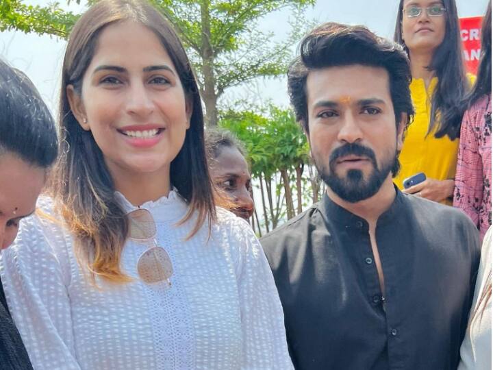 आईपीएस ऑफिसर डॉक्टर ज्योति यादव साउथ फिल्मों की शौकिन हैं. इस फोटो को देखकर तो कुछ ऐसा ही कहा जा सकता हैं. तस्वीर में उनके साथ अभिनेता राम चरन नजर आ रहे हैं.