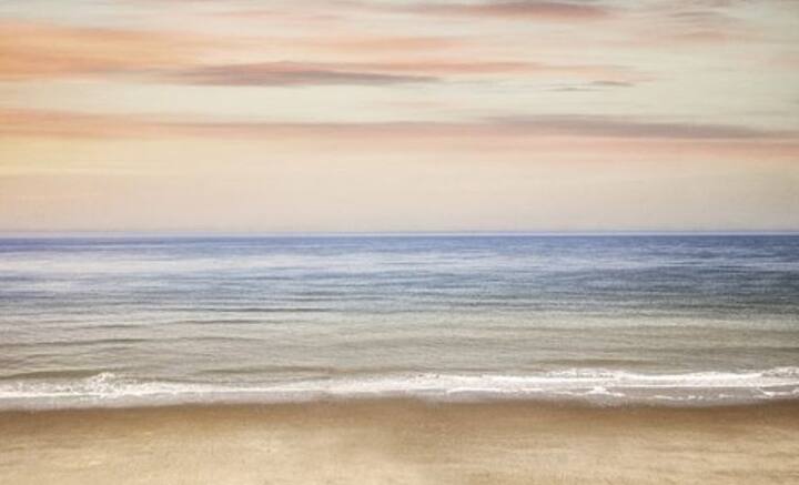 একই কথা প্রযোজ্য পর্বতারোহণের ক্ষেত্রেও। সে ক্ষেত্রেও গাছের শিকড়, পাথর ডিঙিয়ে বা তার উপর দিয়ে হাঁটতে হয়। বিশ্রাম পায় না পা। অনেক বেশি শক্তিক্ষয় হয় এবং তাড়াতাড়ি হাঁফিয়ে উঠি আমরা।