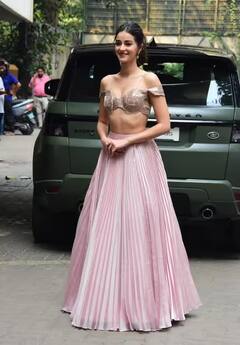 Alanna Panday Wedding: પિતરાઈની મહેંદી સેરેમનીમાં બાર્બી બની પહોંચી અનન્યા