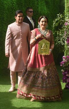 Akash Shloka Ambani Wedding: आकाश अंबानी और श्लोका मेहता की शादी बेहद खास दिखा था अंबानी परिवार, देखें इनसाइड Photos