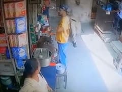 Punjab: लुधियाना में पुलिस की गिरफ्त से फिल्मी अंदाज में फरार हुआ आरोपी, फिर बिल्डिंग पर लटका..., देखें तस्वीरें