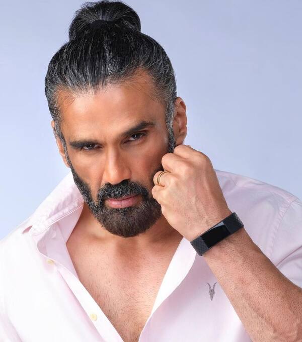 'हंटर' या सीरिजमध्ये सुनील शेट्टी एसीपी विक्रम सिंहच्या भूमिकेत झळकणार आहे.