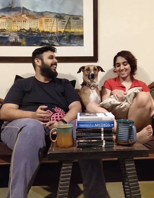 आमिर खान के घर में फर्नीचर काफी शानदार है. फर्नीचर के कलर्स में भी एक समानता है.