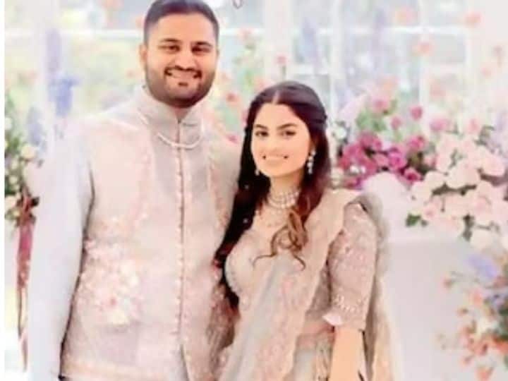 जीत अडानी के साथ दीवा जैमीन शाह की सगाई हो चुकी है, जिसकी पहली तस्वीर सामने आई है. जीत और दीवा ने सगाई समारोह में पेस्टल शेड के पारंपरिक पोशाक पहने हुए थे.