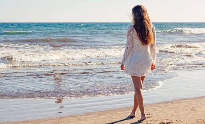 গবেষকরা জানিয়েছেন, বালির উপর হাঁটতে শুধু বেশি শক্তিক্ষয়ই হয় না, মানুষের চলনভঙ্গির সঙ্গে মানিয়ে নিতে হয় শরীরকে। গোড়ালি এবং পায়ের পাতার পেশিকেও পরিস্থিতির সঙ্গে মানিয়ে নিতে হয়।