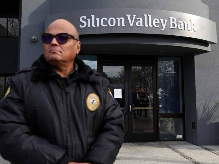 People Line Up Outside Silicon Valley Bank Branches In US Cites Amid Crisis