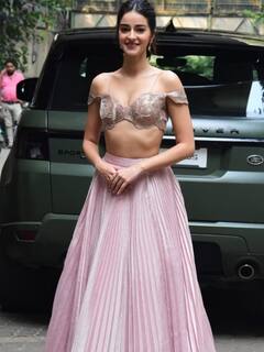 Photo : बहिणीच्या मेहेंदी सेरेमनीत अनन्या क्लास लूक