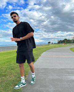 PHOTO: भारतीय टीम के इन खिलाड़ियों की होती है हॉट बैचलर में गिनती, लिस्ट में गिल से लेकर इशान किशन भी