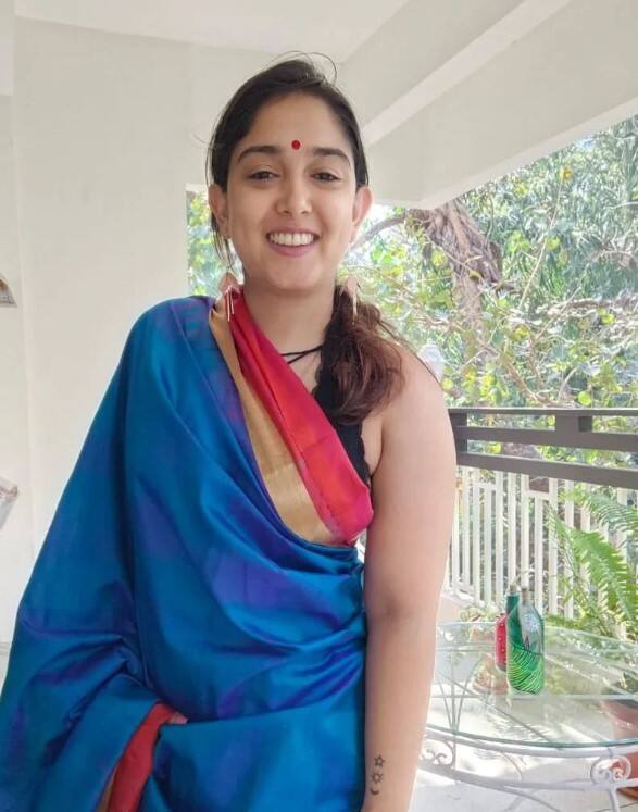 आमिर खान के घर का बालकनी एरिया भी काफी बड़ा है. यहां दीवारों पर व्हाइट पेंट किया गया है जो काफी कूल फील कराता है.