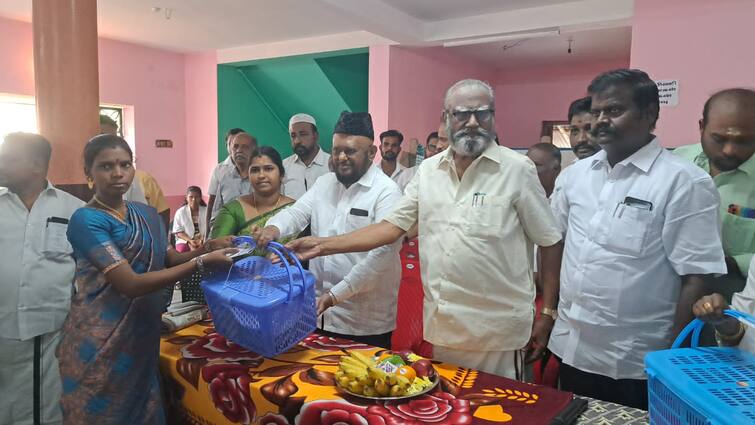 Thanjavur special medical camp at Swamimalai in kumbakonam dist TNN சுவாமிமலையில், வரும்முன் காப்போம்-டாக்டர் கலைஞர் சிறப்பு மருத்துவ முகாம்