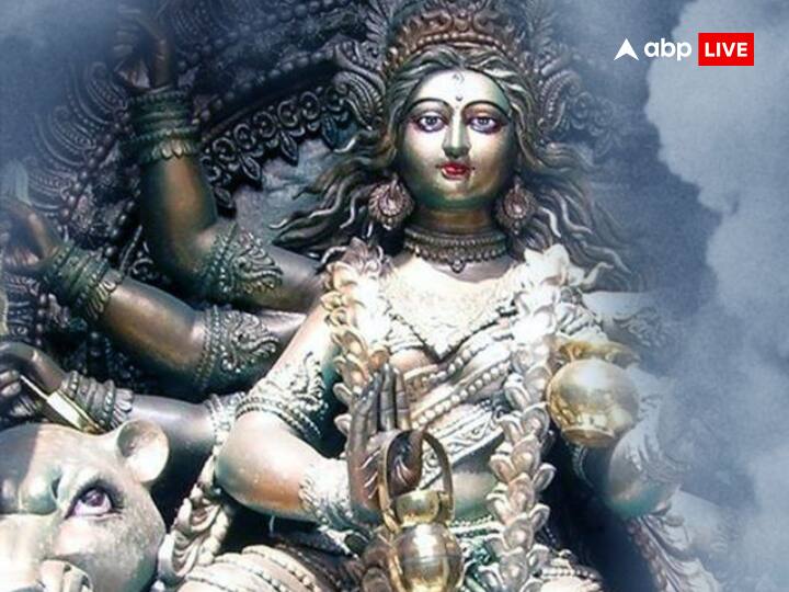 इस बार किसी भी तिथि का क्षय नहीं होने से नवरात्रि पूरे 9 दिन के होंगे और दुर्गा का आगमन नौका पर होगा. वहीं चैत्र नवरात्रि के प्रारंभ के समय में ज्ञान, खुशी और सौभाग्य का संकेत माने जाने वाला उत्तर भाद्रपद नक्षत्र दोपहर 3 बजकर 32 मिनट तक रहेगा.