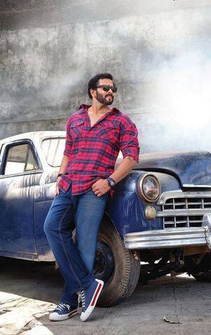 ਅੱਜ ਬਾਲੀਵੁੱਡ 'ਚ ਭਾਵੇਂ ਰੋਹਿਤ ਸ਼ੈੱਟੀ ਦਾ ਨਾਂ ਸੁਣਨ ਨੂੰ ਮਿਲਦਾ ਹੈ ਪਰ ਇੱਕ ਸਮਾਂ ਸੀ ਜਦੋਂ ਇਹ ਨਿਰਦੇਸ਼ਕ ਖਾਣੇ ਤੱਕ ਦਾ ਮੋਹਤਾਜ਼ ਸੀ। ਰੋਹਿਤ ਸ਼ੈੱਟੀ ਫਿਲਮਾਂ ਦੀ ਦੁਨੀਆ ਵਿੱਚ ਕੋਈ ਬਾਹਰੀ ਨਹੀਂ ਸੀ।