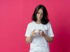 बैक्टीरिया, फंगस का घर बन जाती है ठंडी चाय, दोबारा गर्म कर पी तो इतने हैं नुकसान