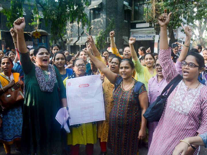 Services in hospitals, educational institutes, government establishments, tax offices and even the district collector offices were completely shut, said Vishwas Katkar, the convenor of a committee of nearly 35 unions representing state government employees.