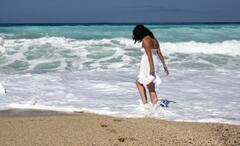 Sand Walk: কেন বালিতে ঢুকে যায় পা, যে কারণে সমুদ্রসৈকতে হাঁটা কষ্টকর