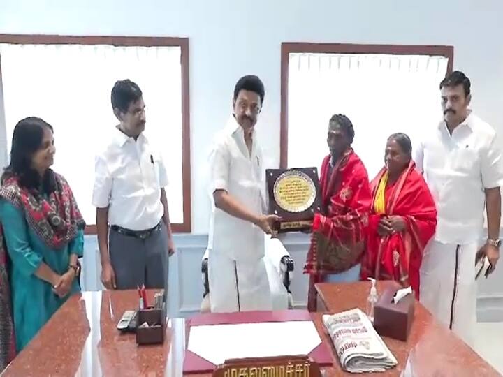 CM Meet Bomman - Belli: ஆஸ்கர் வென்ற எலிபெண்ட் விஸ்பரர்ஸ்..! முதலமைச்சரிடம் நேரில் வாழ்த்து பெற்ற பொம்மன் - பெள்ளி..!