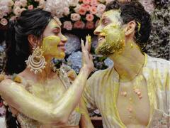 Alanna Panday Wedding: हल्दी सेरेमनी में अपने दूल्हे पर प्यार लुटाती दिखीं अलाना पांडे, देखिए कपल की रोमांटिक तस्वीरें