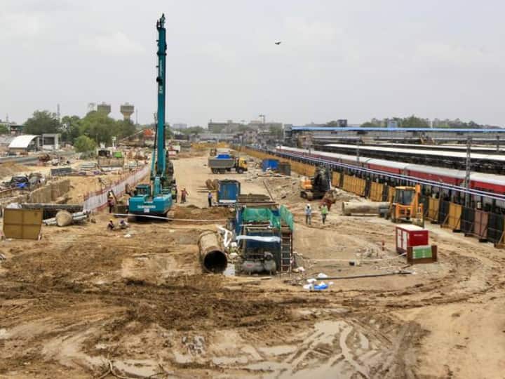 Mumbai Ahmedabad Bullet Train Status Report Railways Ministry Shares Update First Bullet Train: गुजरात और महाराष्‍ट्र में अब तक कितना हुआ काम और कब से शुरू हो रही बुलेट ट्रेन, केंद्र सरकार ने दिया जवाब