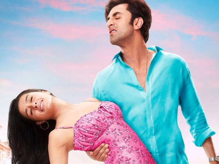 अभिनेता रणबीर कपूर (Ranbir Kapoor) आणि अभिनेत्री श्रद्धा कपूर (Shraddha Kapoor) यांचा 'तू झूठी मैं मक्कार' (Tu Jhooti Main Makkaar) हा चित्रपट प्रेक्षकांच्या भेटीस आला. हा चित्रपट 8 मार्च रोजी प्रदर्शित झाला.