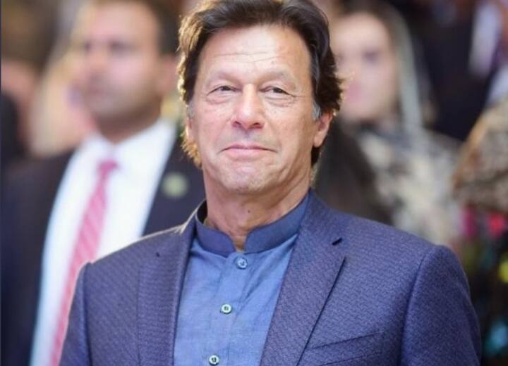 Video: Imran Khan seen in gas mask outside the house, party workers celebrated for not being arrested