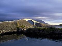 Beautiful Scenic Roads: समुद्र के किनारा, बर्फीला इलाका...शानदार हैं ये सड़कें, इन रास्तों को देख मन करेगा बस चलते जाएं