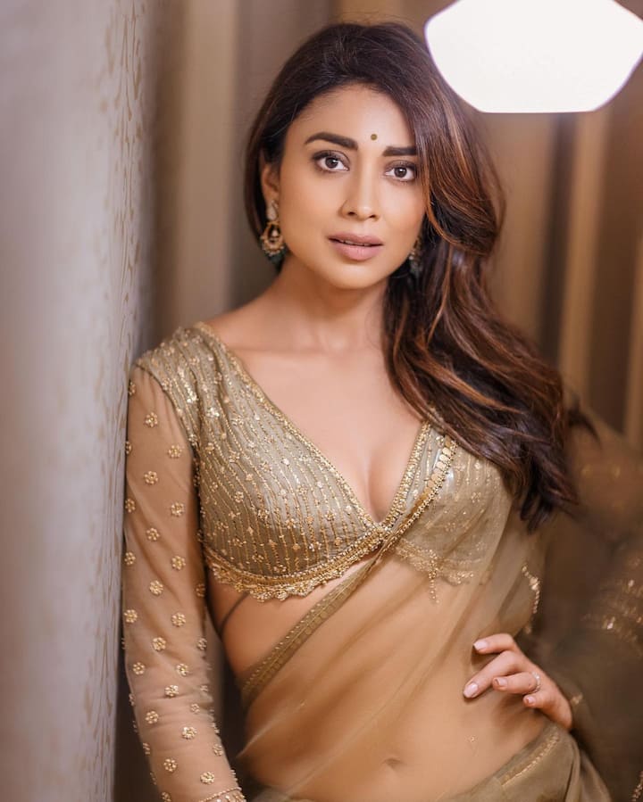 Sharing the pictures on Instagram, Shriya wrote, 