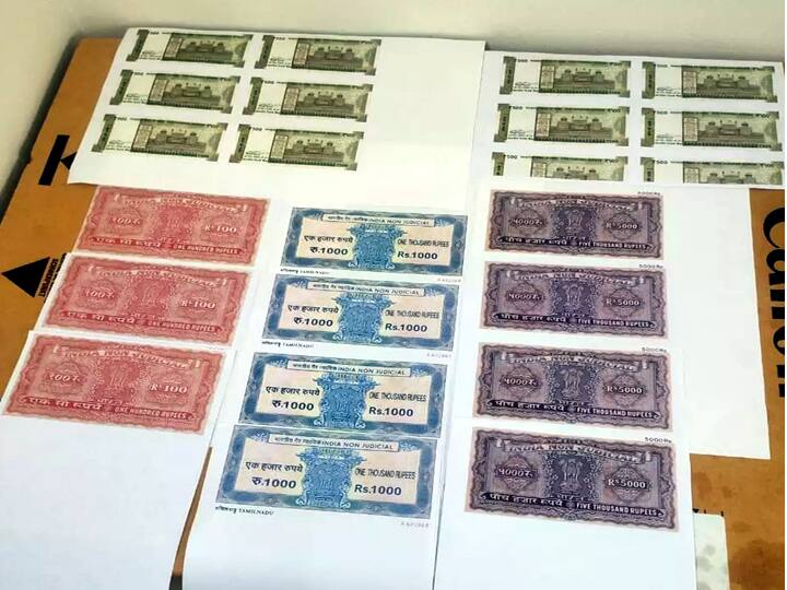 Theni: Police arrested two persons for printing fake stamp paper and counterfeit currency in Gampal TNN தேனி: கம்பத்தில் போலி முத்திரைத்தாள் , கள்ள நோட்டு அச்சடித்த 2 பேர் கைது