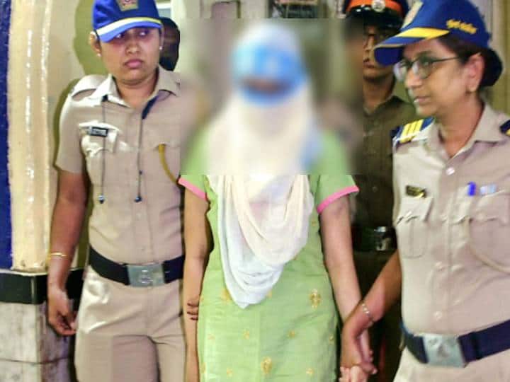24-year-old daughter held for killing mother  storing pieces of her body in mumbai Crime: தாயை துண்டு துண்டாக  வெட்டிக்கொன்ற 24 வயது பெண்.. விசாரணைக்கு வந்த போலீசாருக்கு காத்திருந்த அதிர்ச்சி..!
