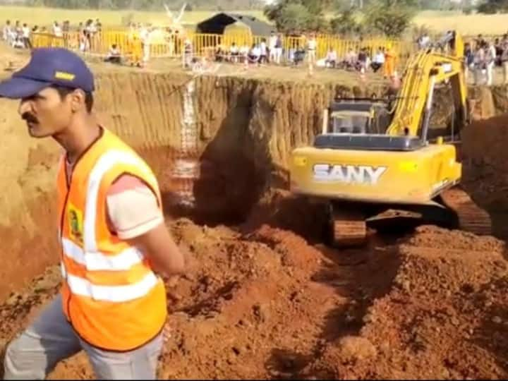 MP News Bhopal 7 year old Lokesh did not come out of borewell even after 23 hours in Vidisha ann Vidisha Borewell Accident: 23 घंटे बाद भी बोरवेल में सात साल का मासूम, CCTV से निगरानी, ऑक्सीजन पहुंचाई गई