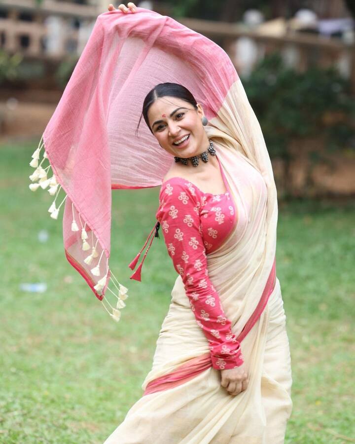 The saree also had tassels along its border and Shraddha was all in smiles as she posed for the pictures. (Image Source: Instagram)