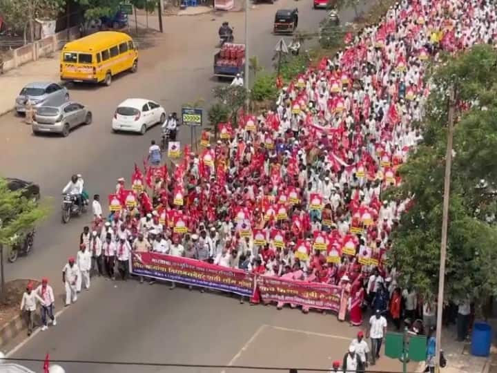 Maharashtra Farmers Protest Tribals and Farmers marching to Mumbai reach Thane Maharashtra Farmers Protest: अपनी मांगों को लेकर मंबई कूच कर रहे किसान, मंत्रियों के साथ हुई बैठक