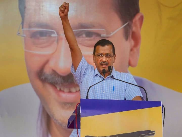 Delhi Politics: मनीष सिसोदिया और सत्येंद्र जैन के इस्तीफे के बाद फ्रंटफुट पर खेलने की तैयारी में AAP! बनाई ये रणनीति Delhi liquor scam Aam Aadmi Party door to door campaign arrest of AAP ministers Manish Sisodia Satyendar Jain ANN Delhi Politics: मनीष सिसोदिया और सत्येंद्र जैन के इस्तीफे के बाद फ्रंटफुट पर खेलने की तैयारी में AAP! बनाई ये रणनीति