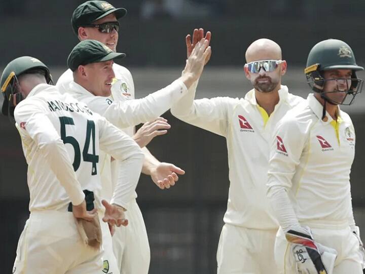 वर्ल्ड टेस्ट चैंपियनशिप 2021-23 में अब तक विकेट लेने के मामले में ऑस्ट्रेलिया के स्पिनर नाथन लायन टॉप पर चल रहे हैं. इन्होंने 19 मैचों में 83 विकेट चटकाए हैं. नाथन ने इस चैंपियनशिप में 26.97 के बॉलिंग एवरेज से गेंदबाजी की है.