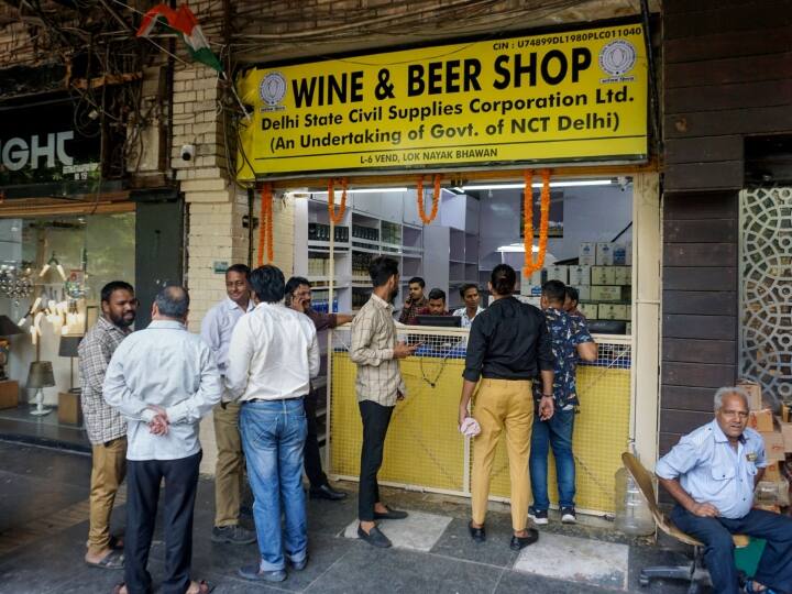 Dry Day list Delhi old excise policy extended Arvind Kejriwal Government decision Delhi Dry Day: दिल्ली में अब कितने दिन रहेगा ड्राई डे? पुरानी शराब नीति के तहत कब-कब बंद रहेंगी दुकानें