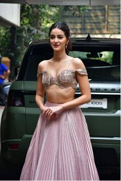 Ananya Pandey: ਕਜ਼ਨ ਦੇ ਮਹਿੰਦੀ ਫੰਕਸ਼ਨ 'ਚ ਅਨੰਨਿਆ ਪਾਂਡੇ ਨੇ ਲੁੱਟੀ ਮਹਫਿਲ, ਖੂਬਸੂਰਤੀ ਦੇਖ ਕੇ ਦੀਵਾਨੇ ਹੋਏ ਯੂਜ਼ਰਸ