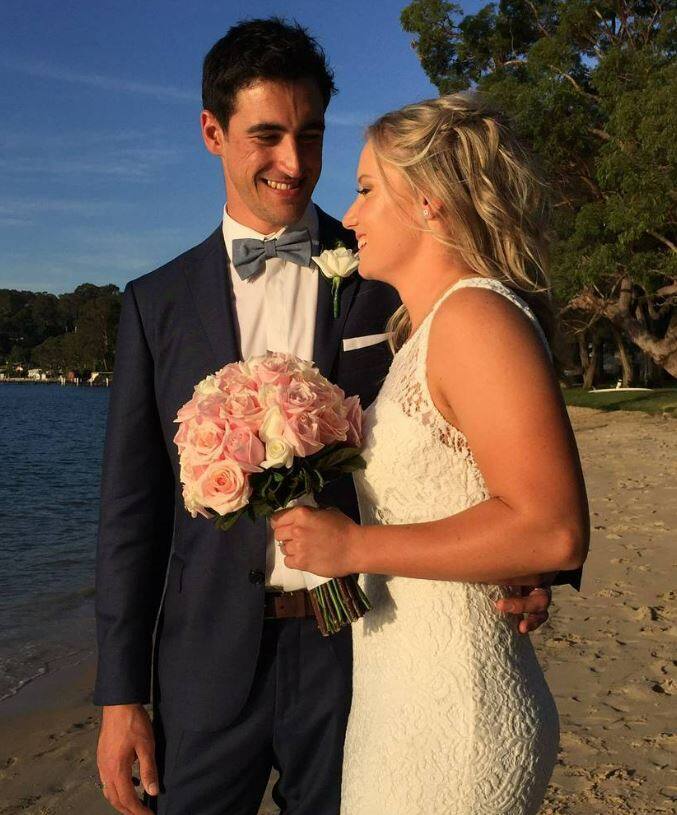 આ સિવાય હીલી 2 વખત વન-ડે વર્લ્ડકપ વિજેતા ટીમનો સભ્ય પણ રહી ચૂકી છે.  ક્રિકેટ સિવાય એલિસા સોશિયલ મીડિયા પર પણ ઘણી એક્ટિવ રહે છે.