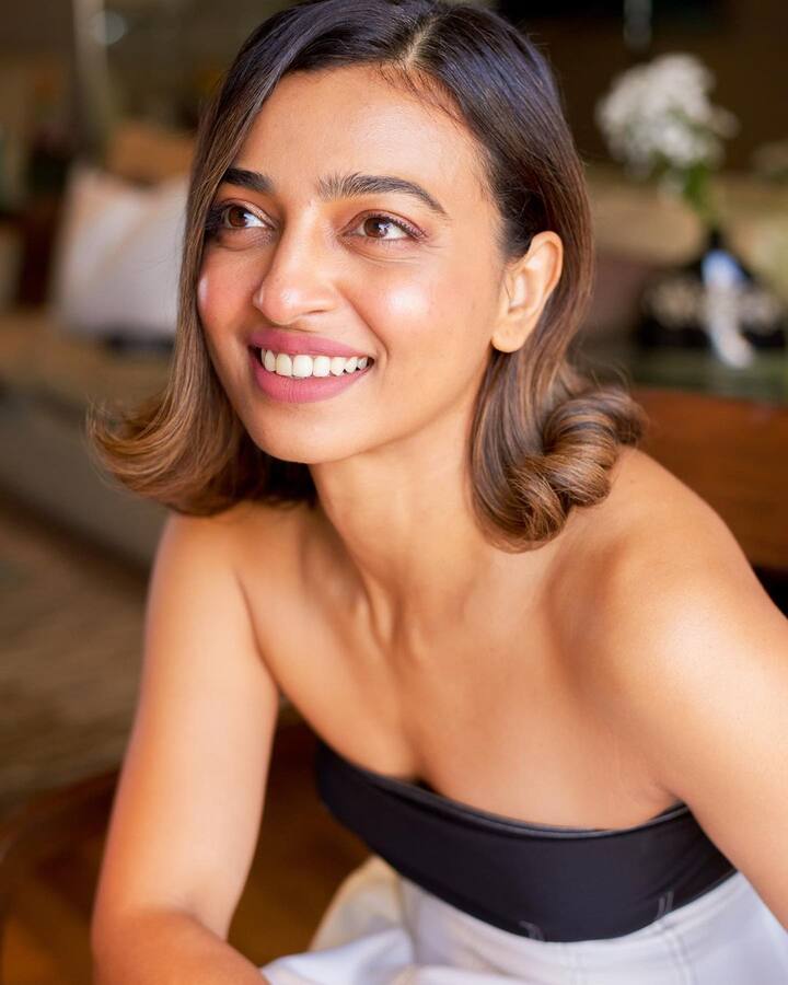 तिच्या भूमिकांव्यतिरिक्त, राधिका तिच्या स्पष्टवक्तेपणाने आणि बोल्डनेसने लोकांना आश्चर्यचकित करते.