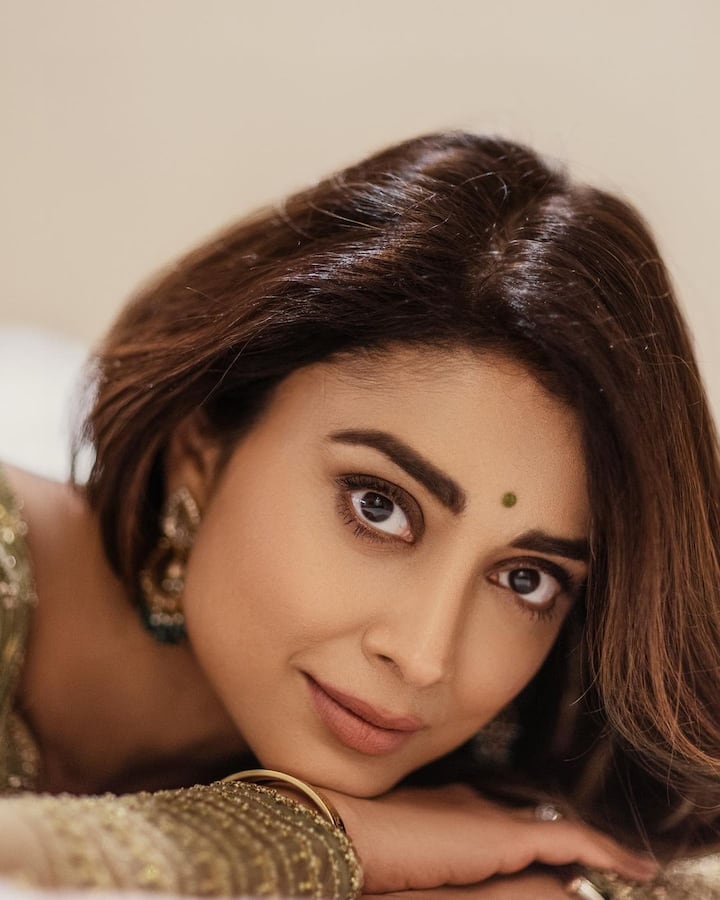 She also wore a bindi and golden earrings that complemented her look well.