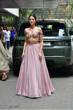 Ananya Pandey: ਕਜ਼ਨ ਦੇ ਮਹਿੰਦੀ ਫੰਕਸ਼ਨ 'ਚ ਅਨੰਨਿਆ ਪਾਂਡੇ ਨੇ ਲੁੱਟੀ ਮਹਫਿਲ, ਖੂਬਸੂਰਤੀ ਦੇਖ ਕੇ ਦੀਵਾਨੇ ਹੋਏ ਯੂਜ਼ਰਸ