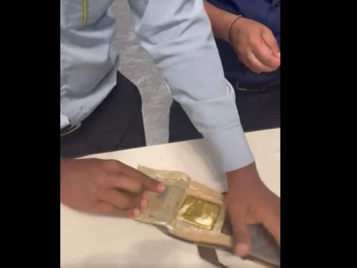 Karnataka Crime man smuggling gold worth Rs 69 lakh hidden in slippers arrested at Bengaluru airport Karnataka Crime: चप्पल में छिपाकर 69 लाख रुपये के सोने की कर रहा था तस्करी, बेंगलुरु एयरपोर्ट पर हुआ गिरफ्तार